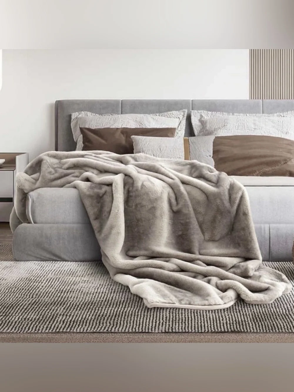 Mon Chateau Luxe Faux Fur Throw